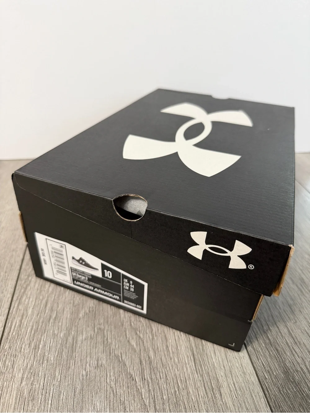 Under Armour Surge Men’s Black and White Running Shoes Size 10 New